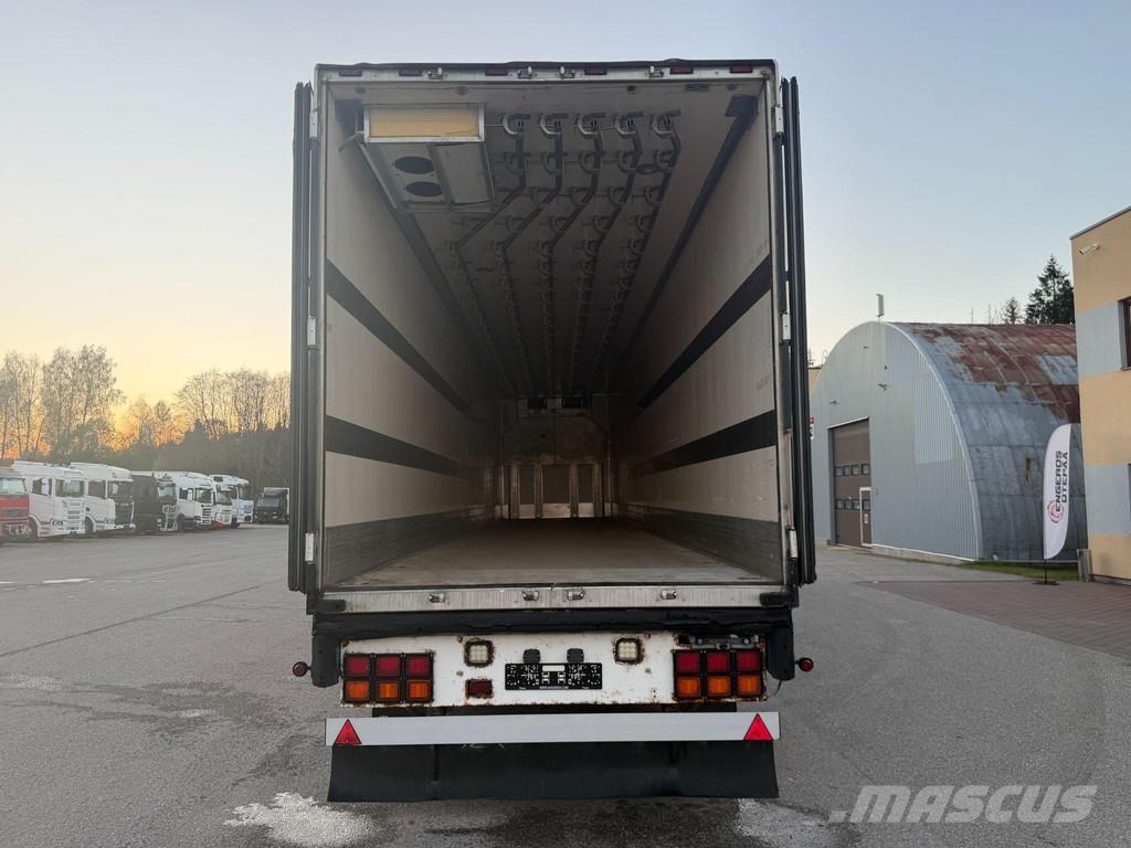 Schweriner SF24-G80N + CARRIER VECTOR 1850 + MEAT HOOKS Kühlauflieger