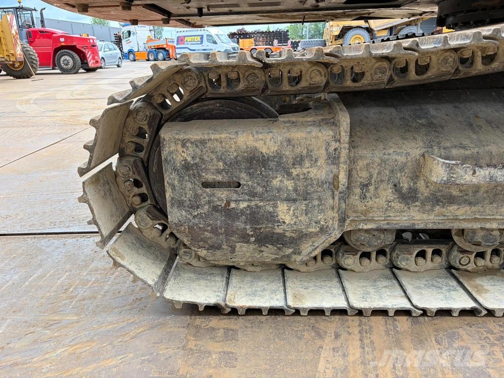 Hitachi ZX210LC-6 New Bucket Lánctalpas kotrók