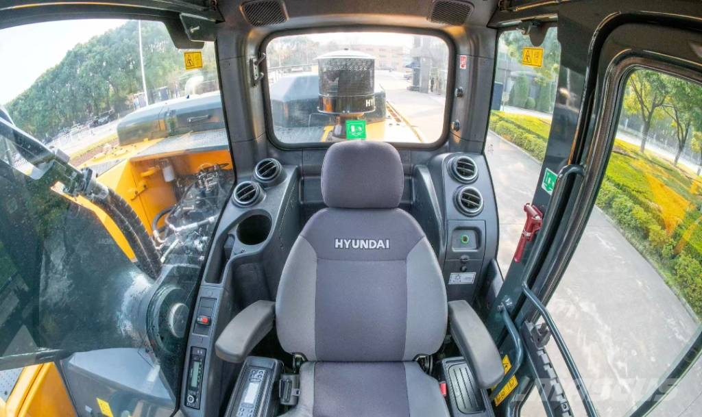 Hyundai HX 305 HD Raupenbagger