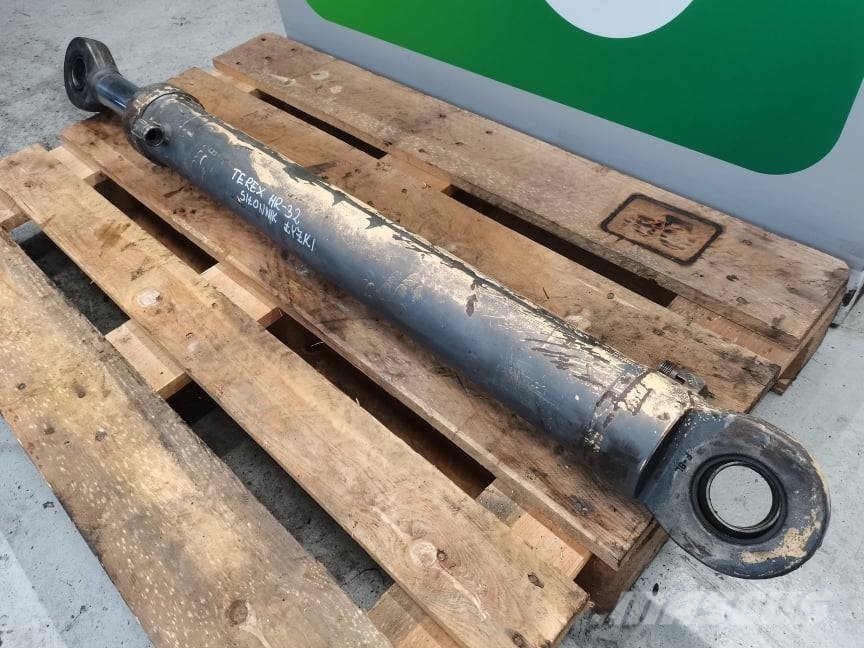 Terex HR 32 {hydraulic cylinder arm } Bommer og stikker