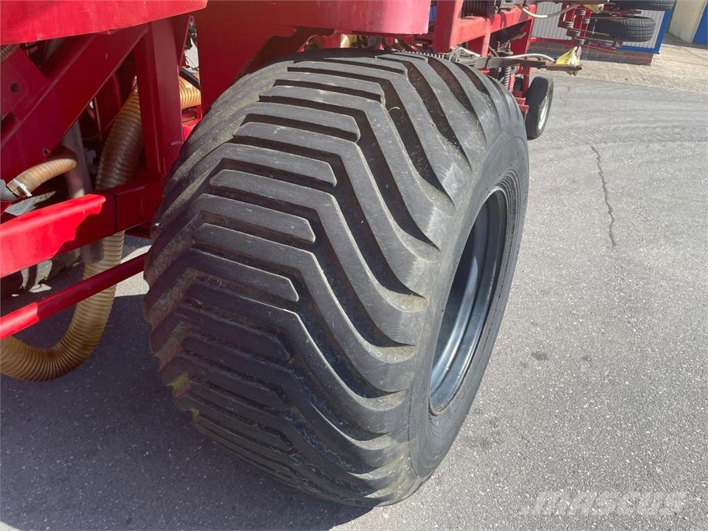 Horsch Airseeder CO6 mit Dünger ماكينات البذر الدقيق