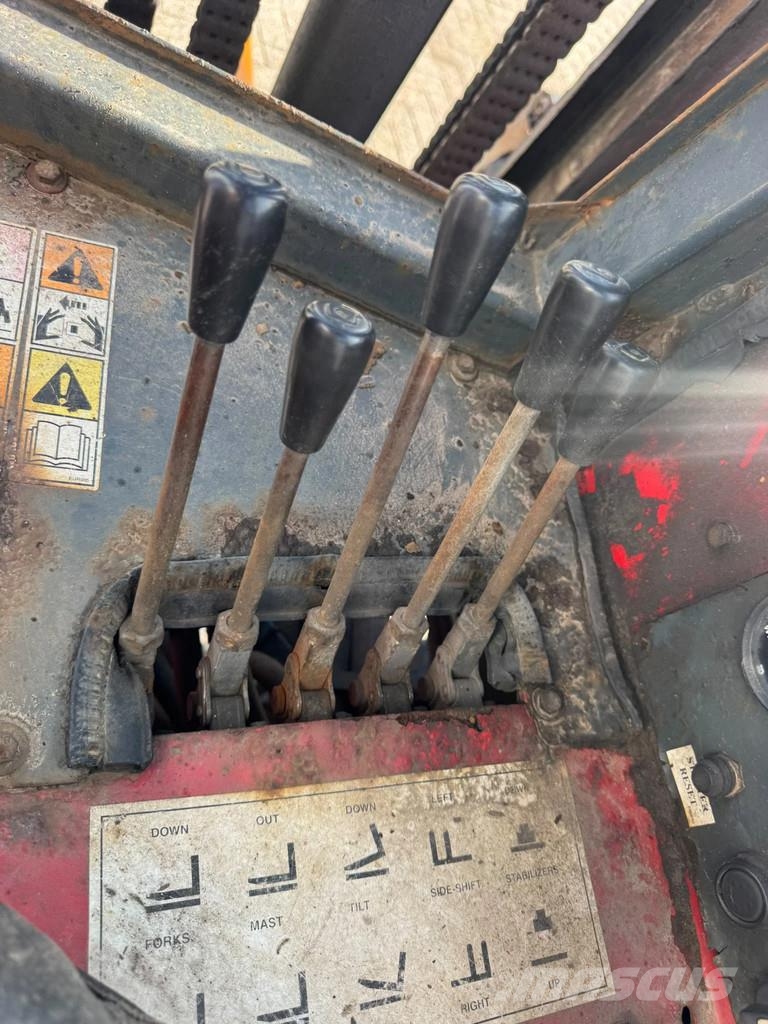  Moffet M7 27.4W **KOOIAAP-MOFFET 2700KG Mobilni viličari
