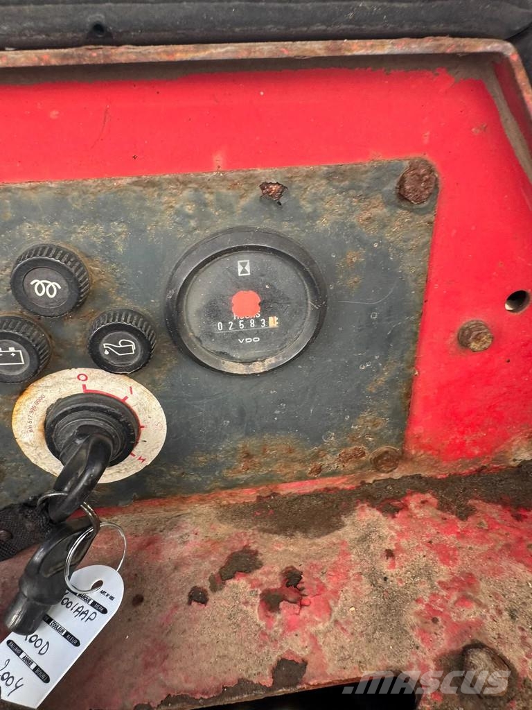  Moffet M7 27.4W **KOOIAAP-MOFFET 2700KG Mobilni viličari