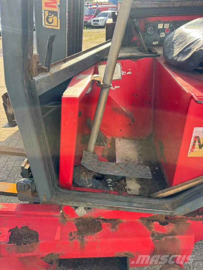  Moffet M7 27.4W **KOOIAAP-MOFFET 2700KG Mobilni viličari