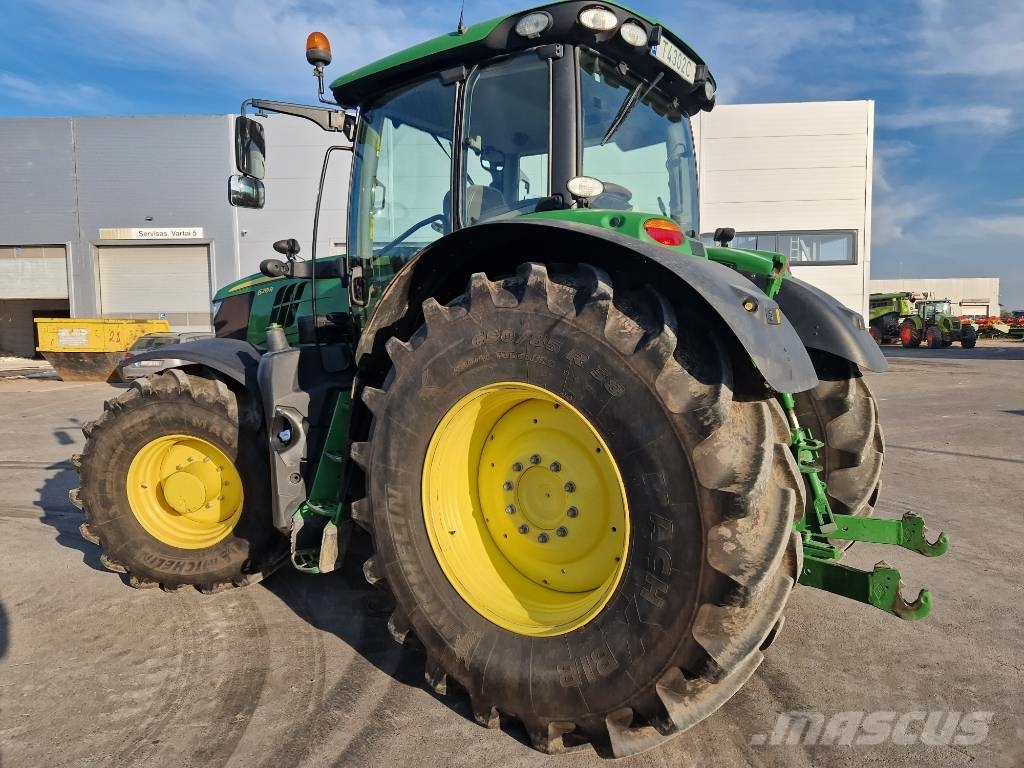 John Deere 6215 R الجرارات