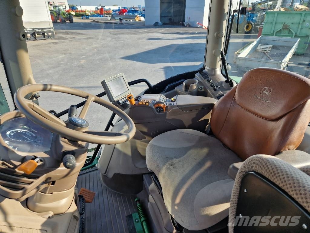 John Deere 6215 R الجرارات