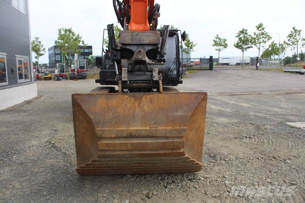 Hitachi ZX 210 LC-6 Kāpurķēžu ekskavatori