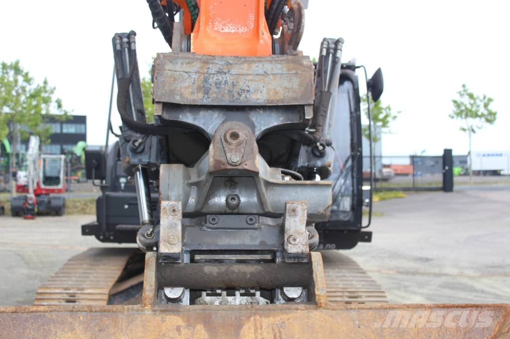 Hitachi ZX 210 LC-6 Kāpurķēžu ekskavatori