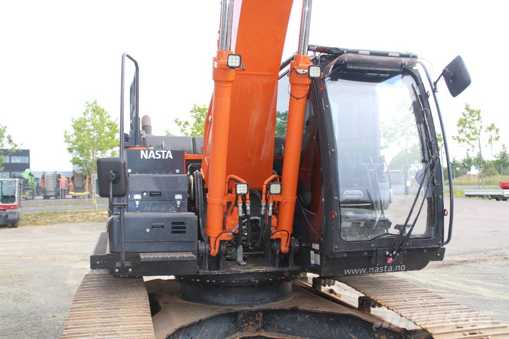 Hitachi ZX 210 LC-6 Kāpurķēžu ekskavatori