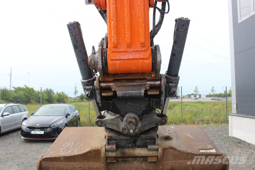 Hitachi ZX 210 LC-6 Kāpurķēžu ekskavatori