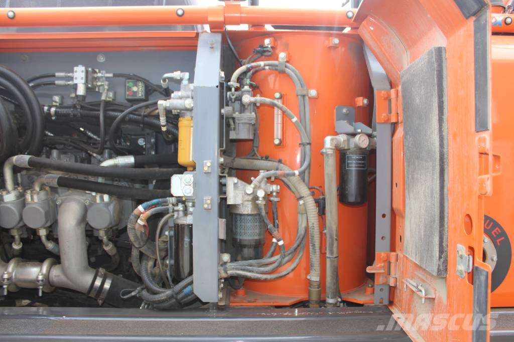 Hitachi ZX 210 LC-6 Kāpurķēžu ekskavatori