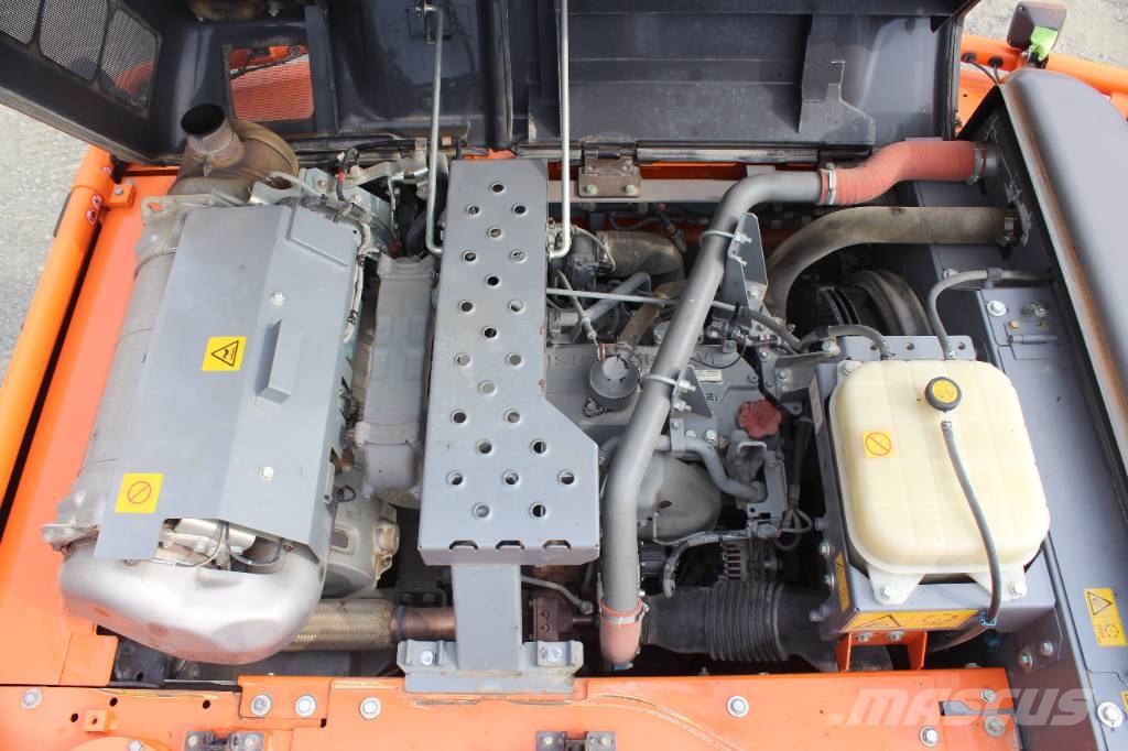 Hitachi ZX 210 LC-6 Kāpurķēžu ekskavatori