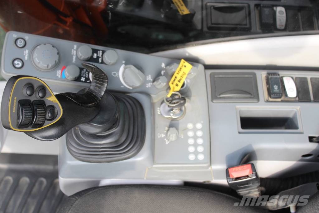 Hitachi ZX 210 LC-6 Kāpurķēžu ekskavatori