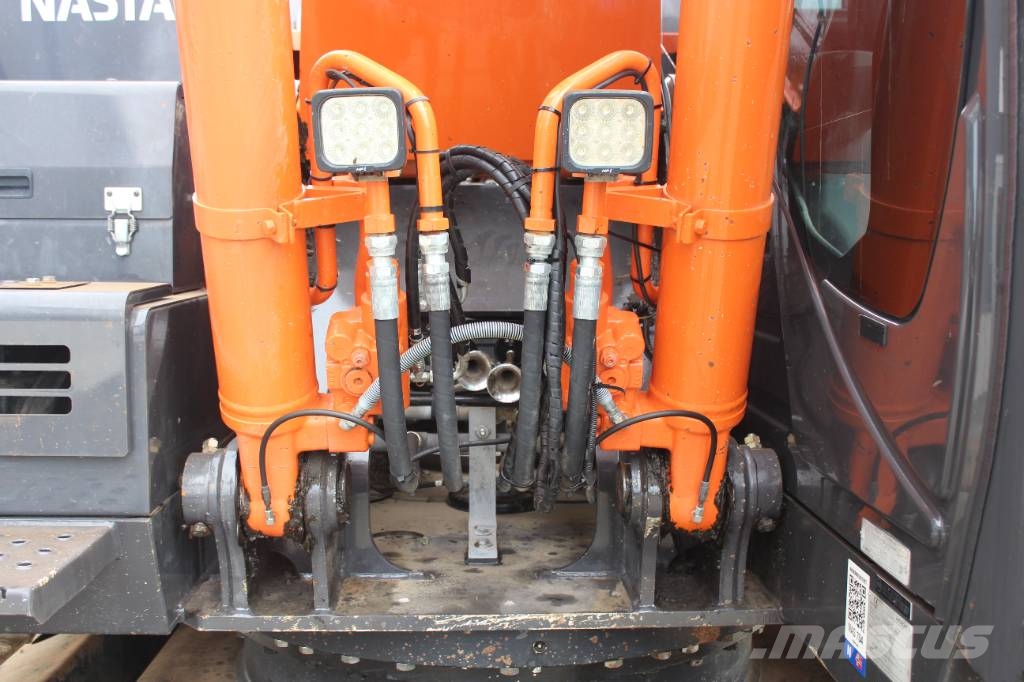 Hitachi ZX 210 LC-6 Kāpurķēžu ekskavatori