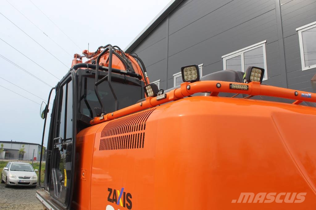 Hitachi ZX 210 LC-6 Kāpurķēžu ekskavatori
