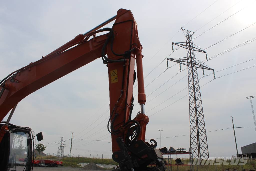 Hitachi ZX 210 LC-6 Kāpurķēžu ekskavatori