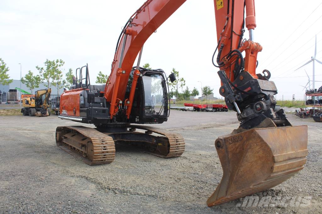 Hitachi ZX 210 LC-6 Kāpurķēžu ekskavatori