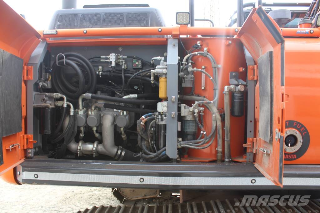 Hitachi ZX 210 LC-6 Kāpurķēžu ekskavatori