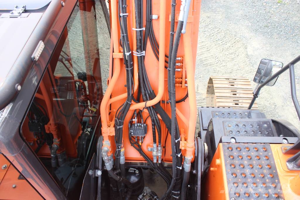 Hitachi ZX 210 LC-6 Kāpurķēžu ekskavatori