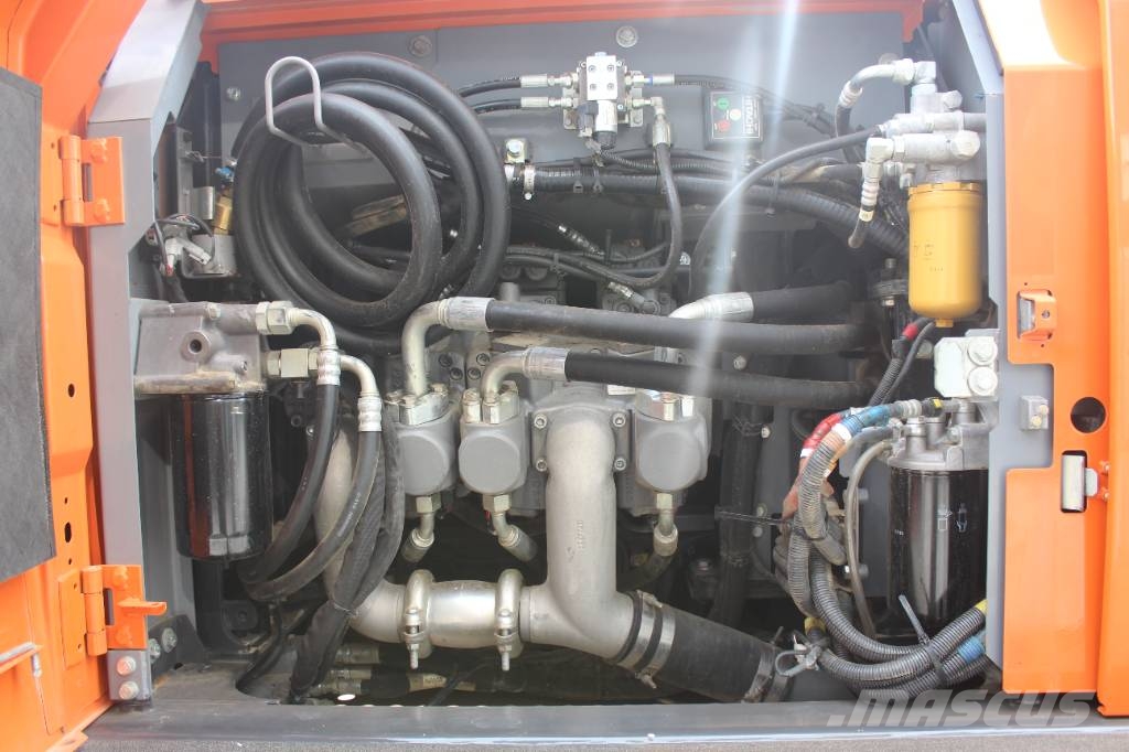 Hitachi ZX 210 LC-6 Kāpurķēžu ekskavatori
