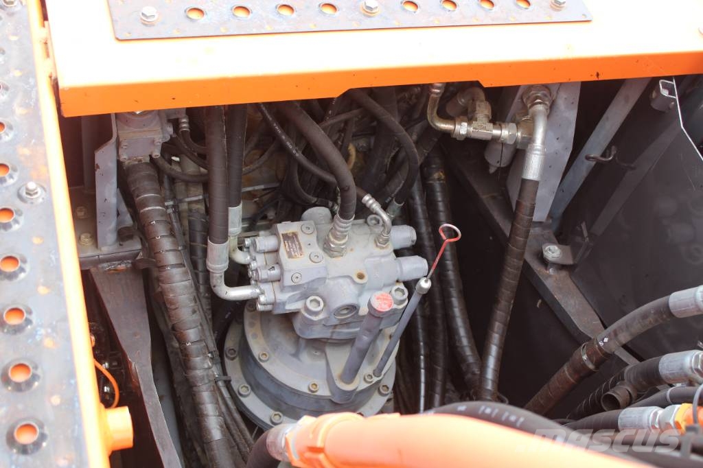 Hitachi ZX 210 LC-6 Kāpurķēžu ekskavatori