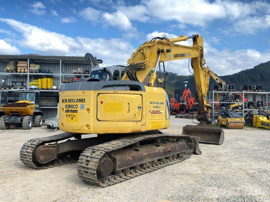 New Holland E225 B SR Kurzheckbagger MS21 KLIMA Raupenbagger