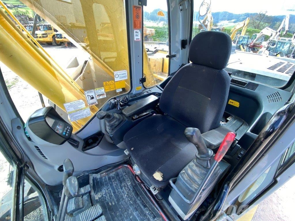 New Holland E225 B SR Kurzheckbagger MS21 KLIMA Raupenbagger