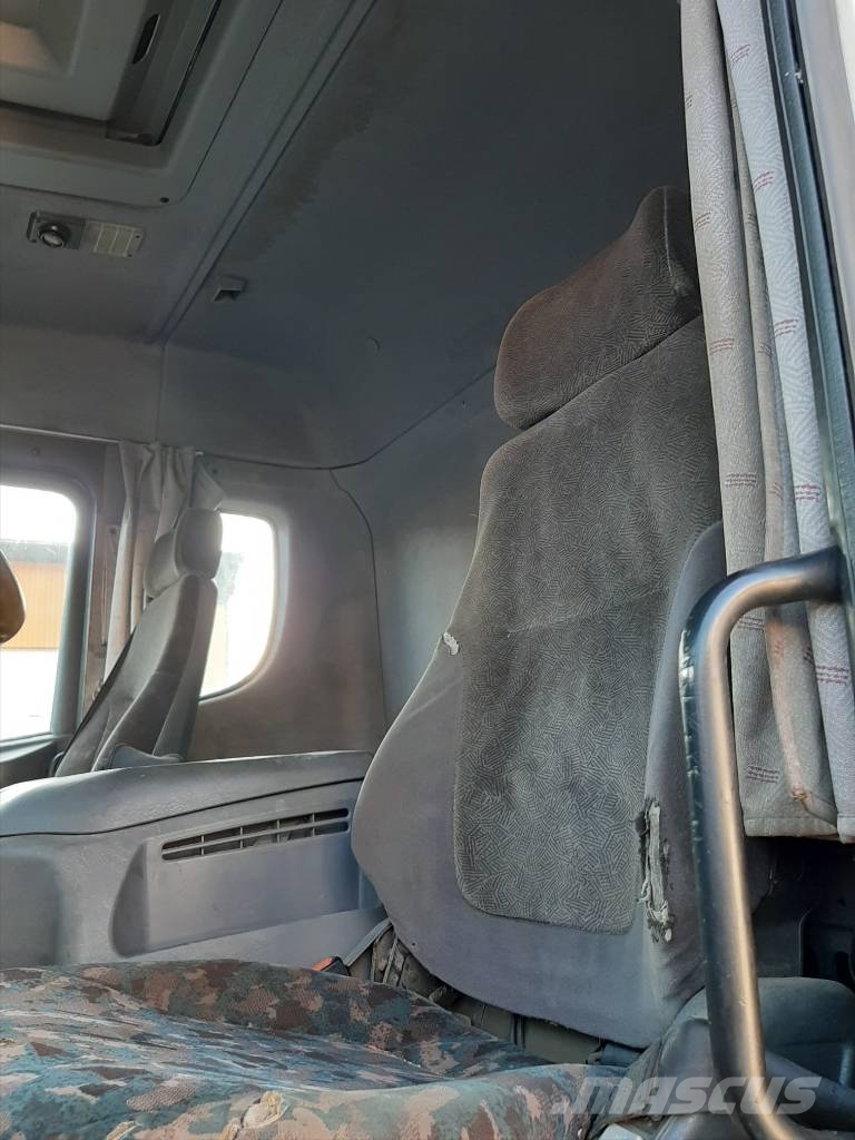 Scania P 124 Camiones polibrazo
