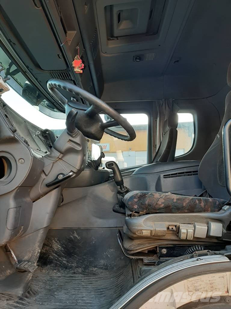 Scania P 124 Camiones polibrazo