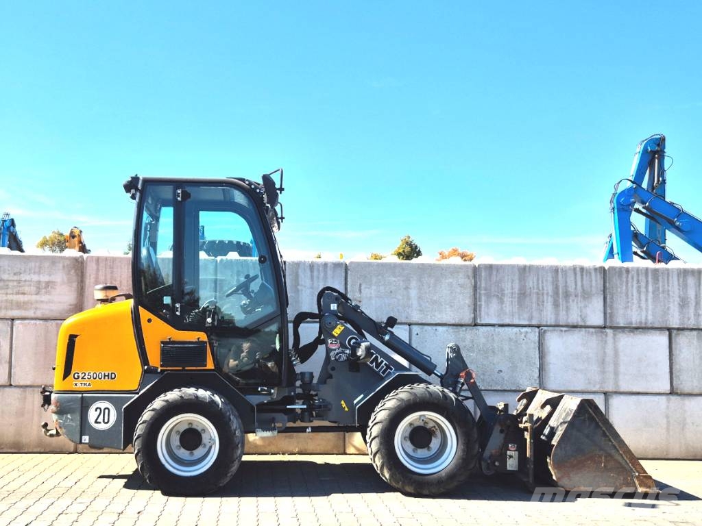 GiANT G 2500 X-Tra HD لوادر انزلاقية التوجيه