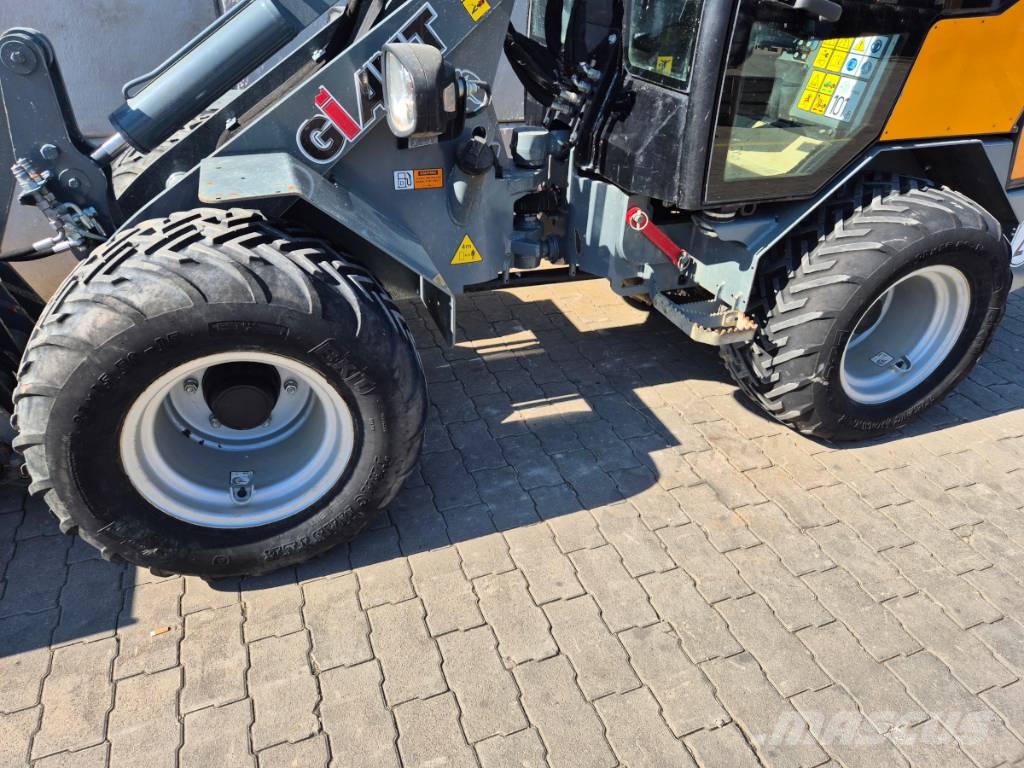 GiANT G 2500 X-Tra HD لوادر انزلاقية التوجيه