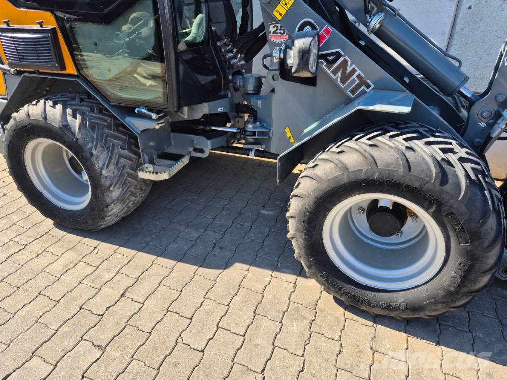 GiANT G 2500 X-Tra HD لوادر انزلاقية التوجيه