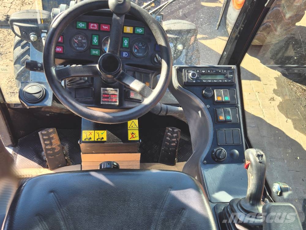 GiANT G 2500 X-Tra HD لوادر انزلاقية التوجيه