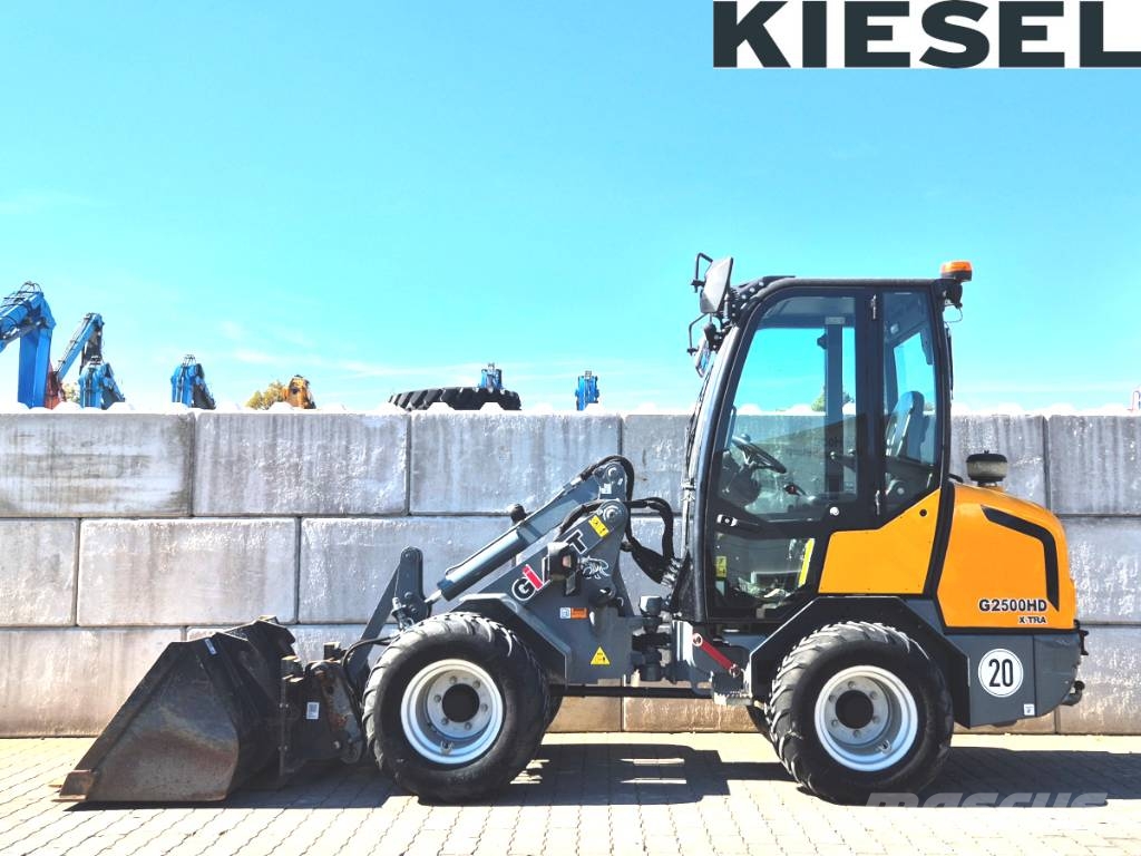 GiANT G 2500 X-Tra HD لوادر انزلاقية التوجيه
