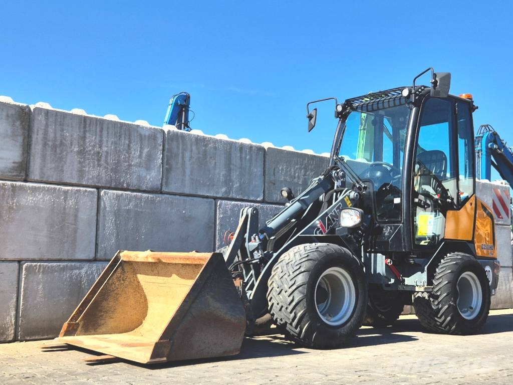 GiANT G 2500 X-Tra HD لوادر انزلاقية التوجيه