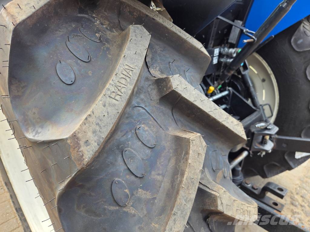 New Holland TD 5.75 الجرارات
