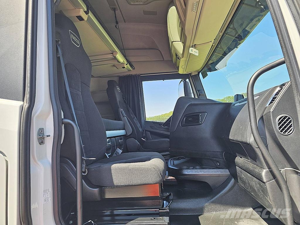 Iveco S-WAY AS440S49 Trekkers