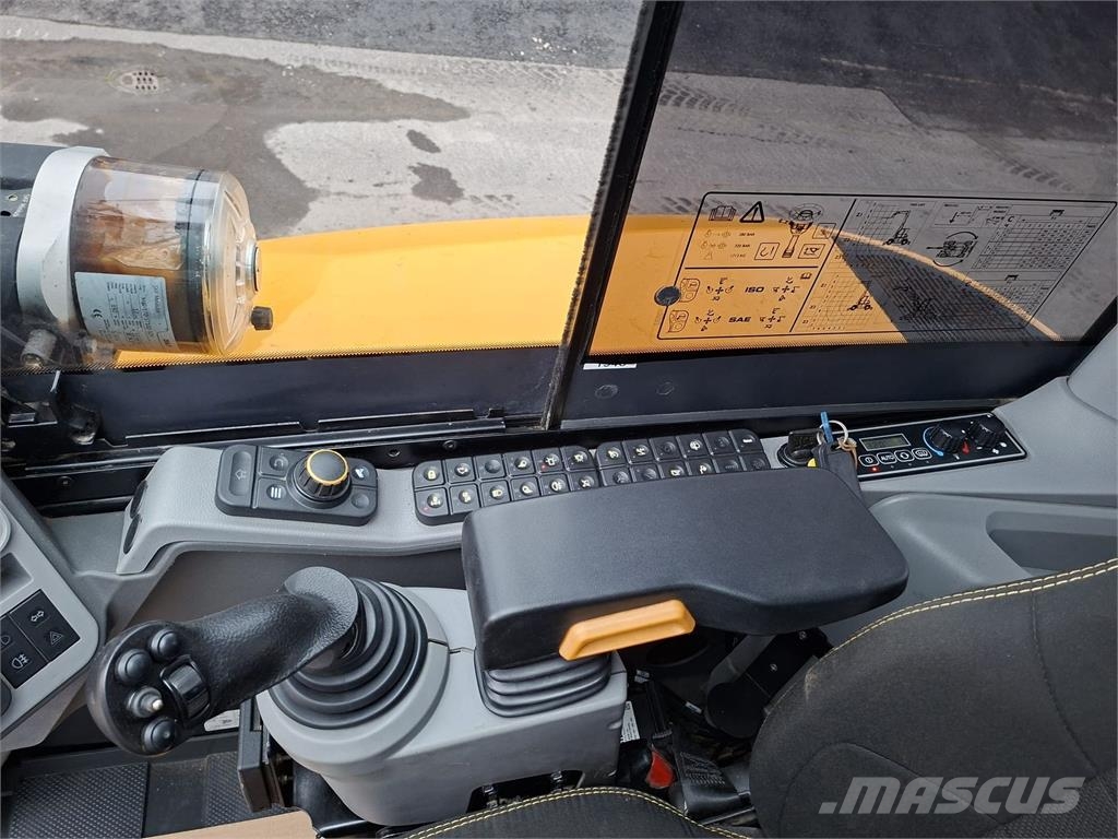 JCB HYDRADIG 110W PYÖRITTÄJÄLLÄ Wheeled excavators