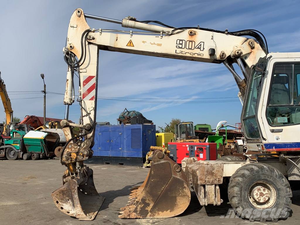 Liebherr A 904 Litronic حفارات بعجل