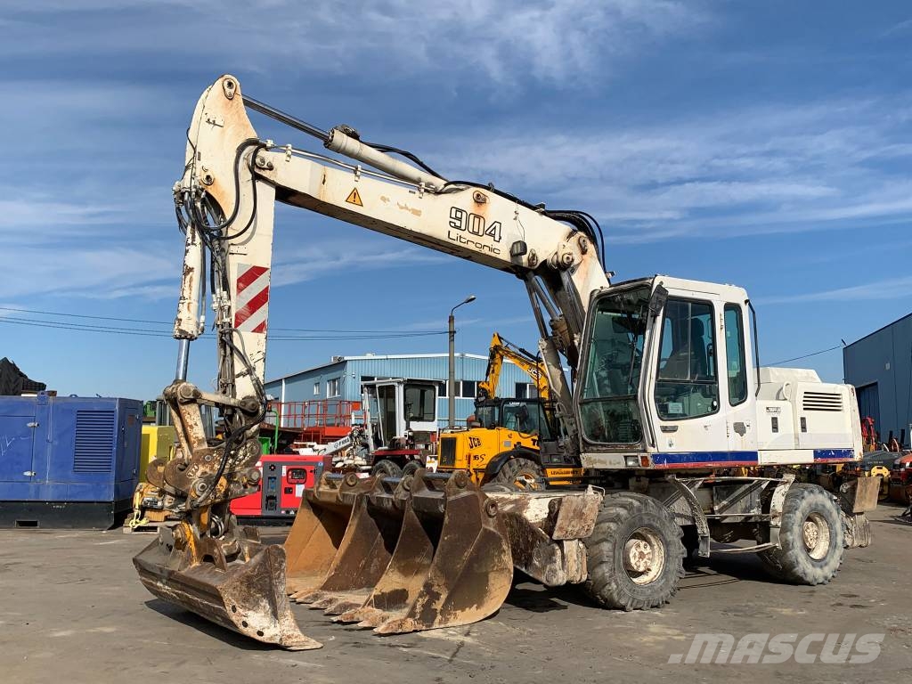 Liebherr A 904 Litronic حفارات بعجل