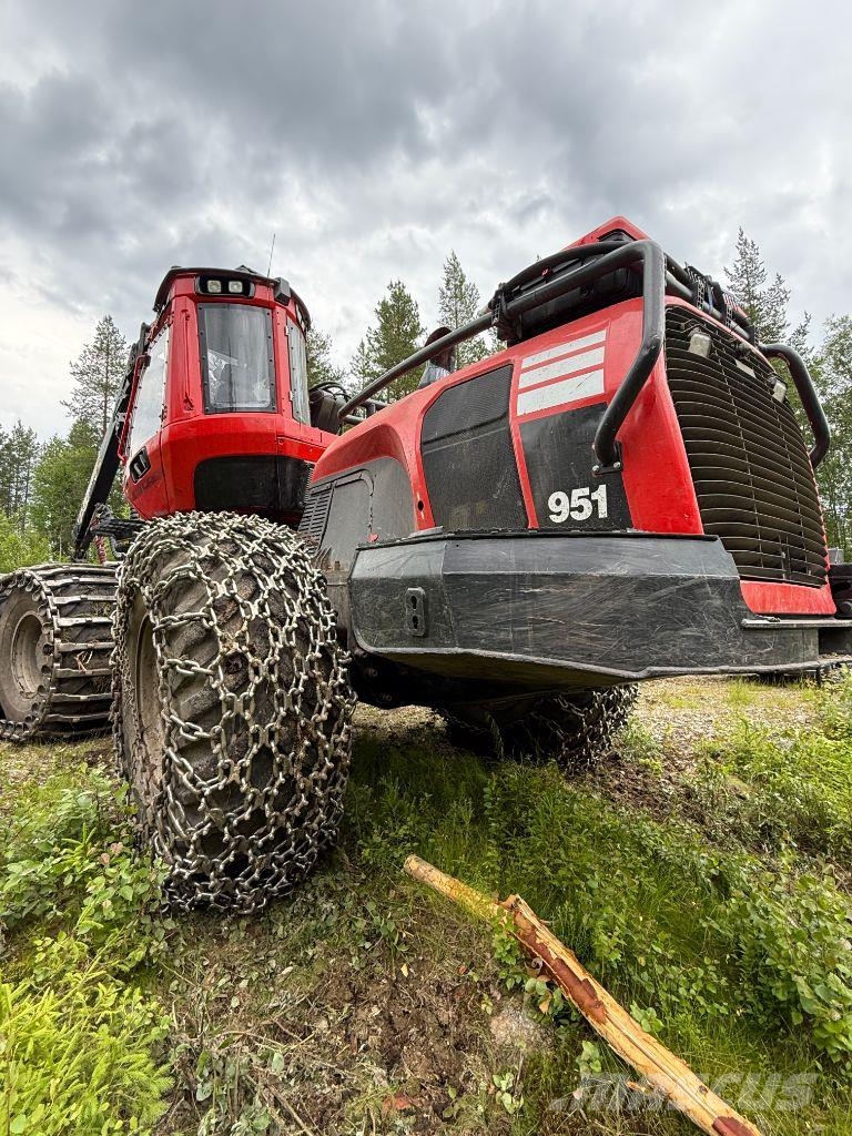 Komatsu 951 Harvesters