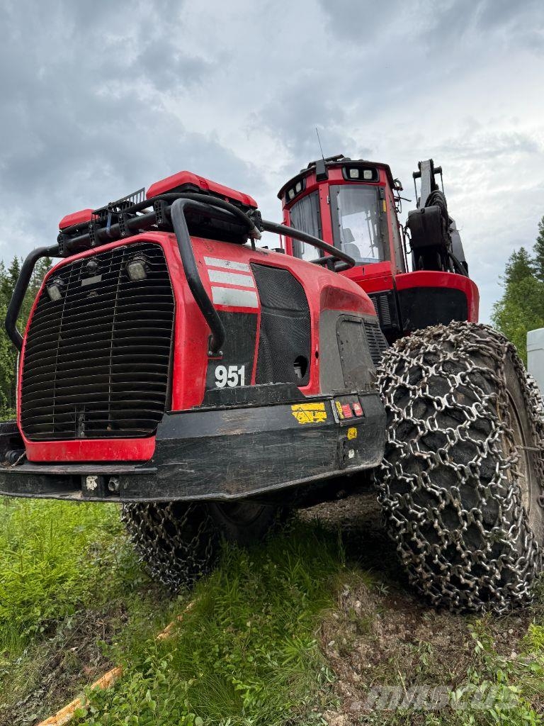 Komatsu 951 Harvesters