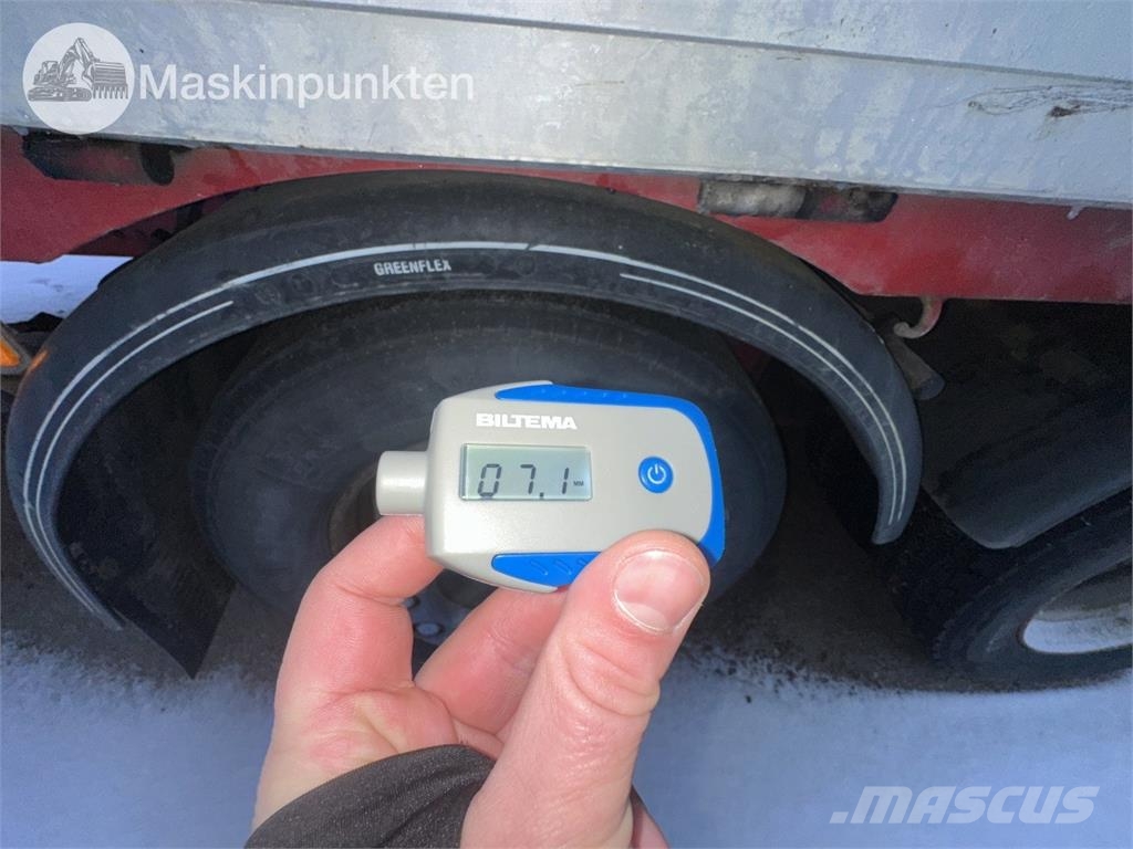Volvo FM9 6X2 平板栏板货车