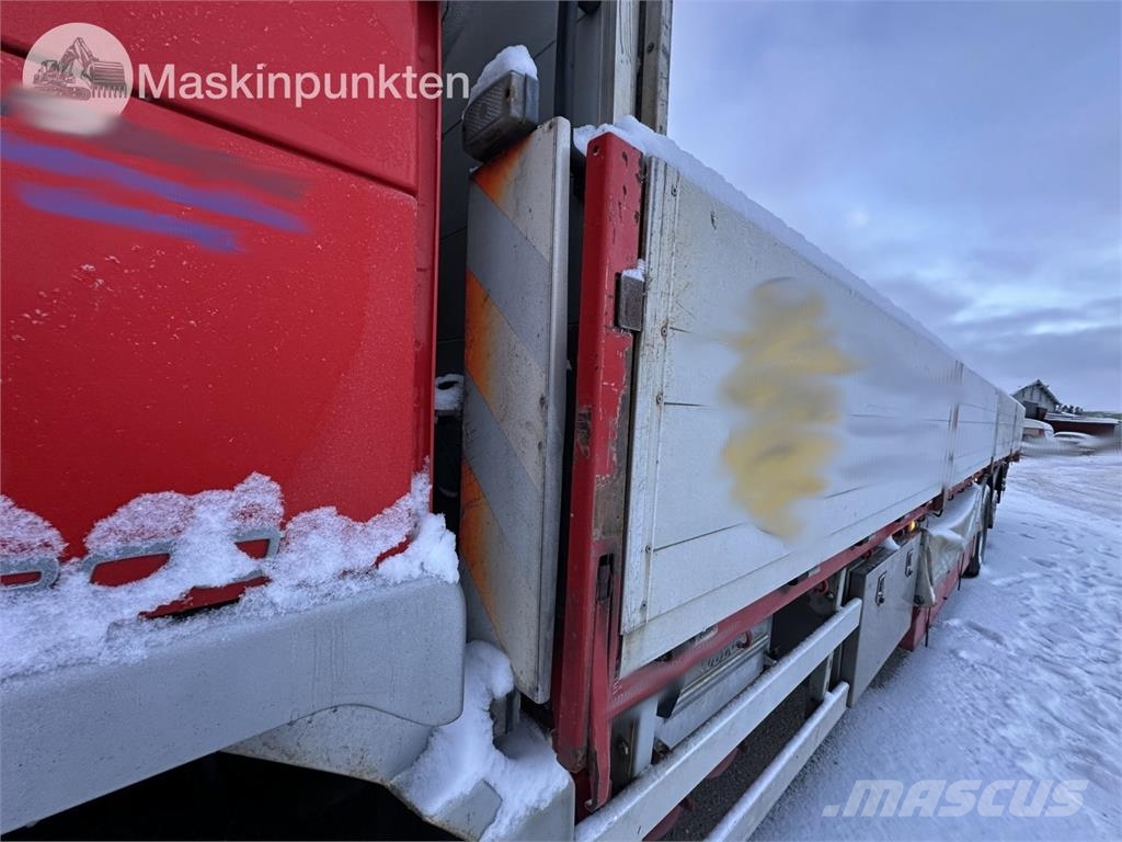 Volvo FM9 6X2 平板栏板货车