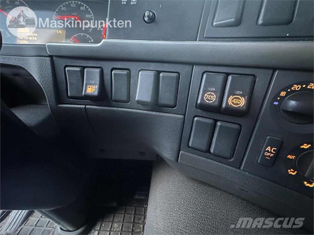 Volvo FM9 6X2 平板栏板货车