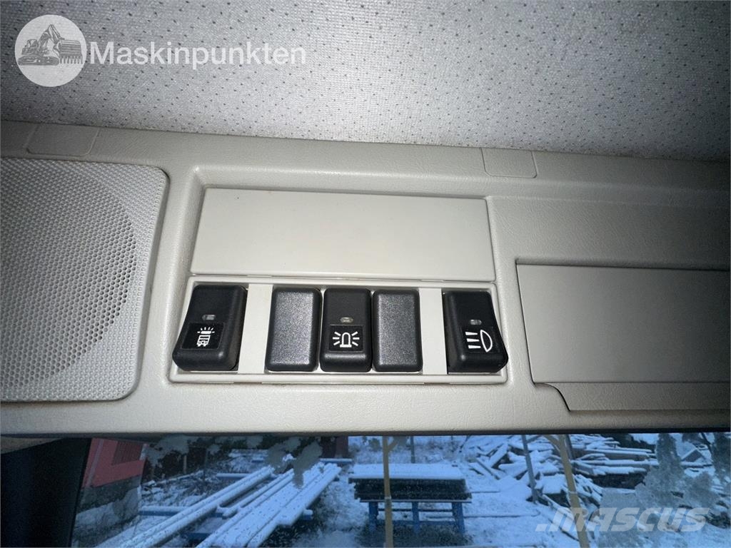 Volvo FM9 6X2 平板栏板货车
