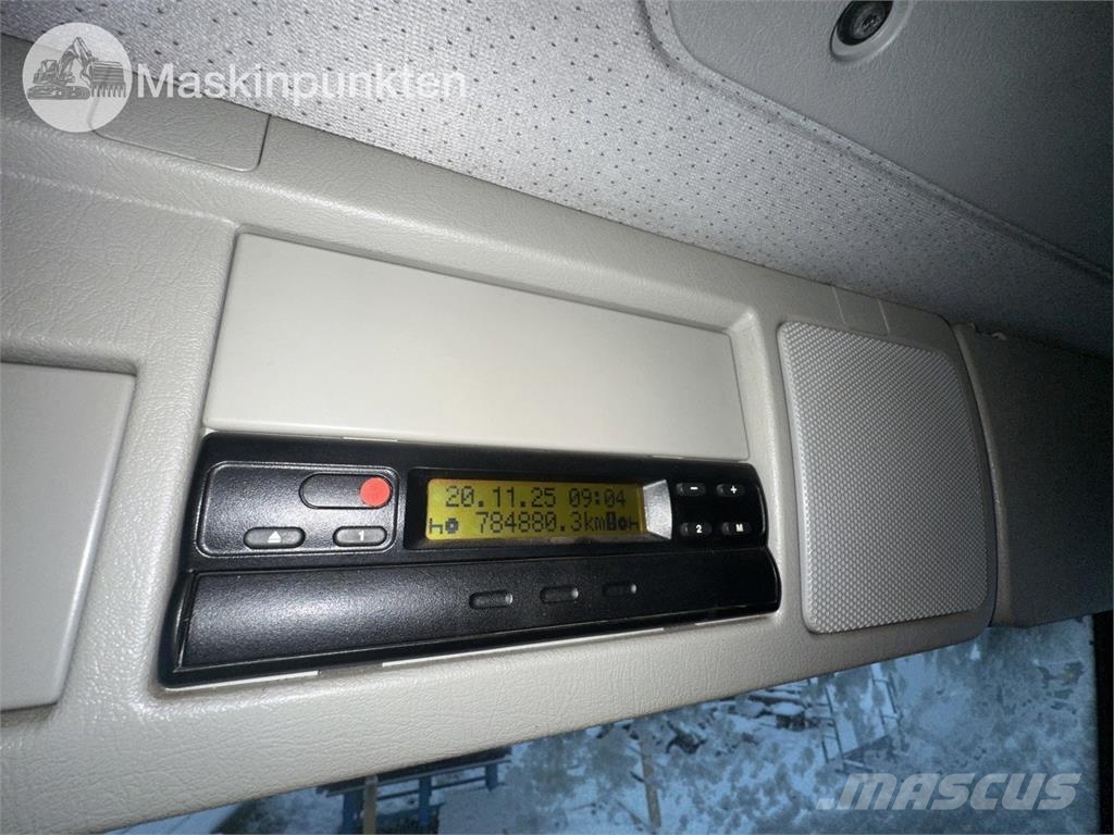 Volvo FM9 6X2 平板栏板货车