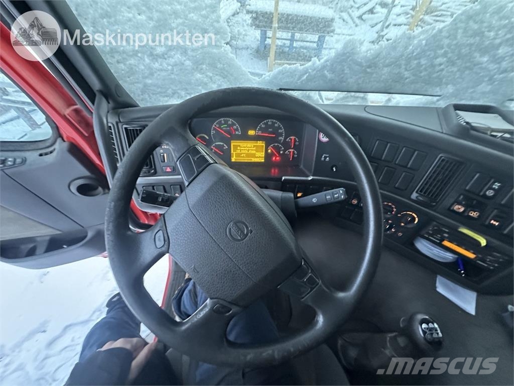 Volvo FM9 6X2 平板栏板货车