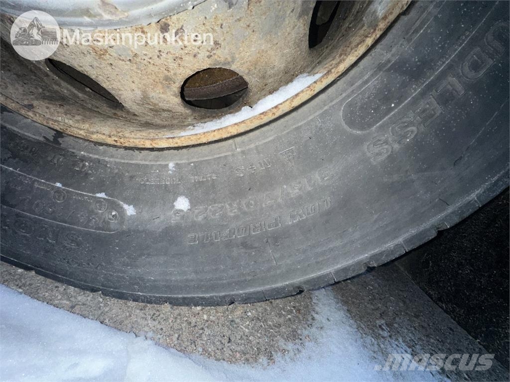 Volvo FM9 6X2 平板栏板货车