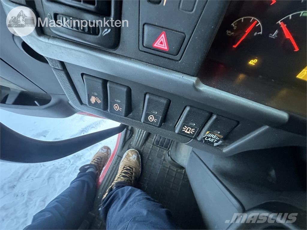 Volvo FM9 6X2 平板栏板货车